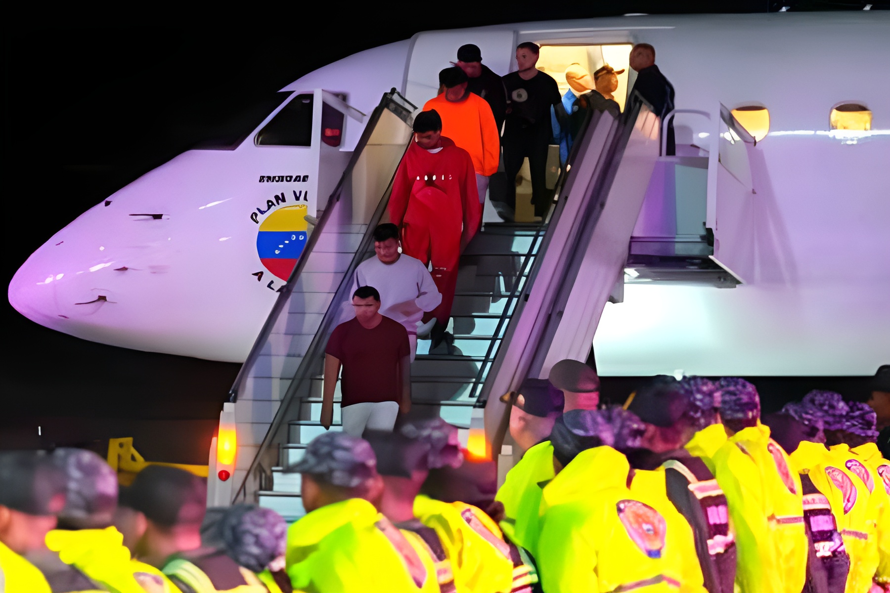 Trump, como los nazis, mete en campos de concentración a los migrantes venezolanos