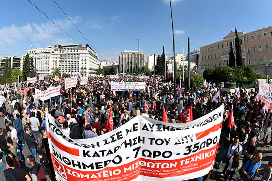 Grecia. La clase obrera responde con contundencia a la jornada de 13 horas Grecia. La clase obrera responde con contundencia a la jornada de 13 horas