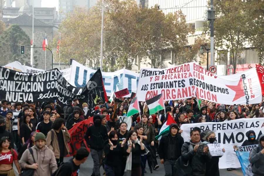 Chile. Masiva movilización de estudiantes y profesores contra el Gobierno ultraderechista de Kast